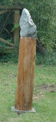 Flammensymbiose aus Holz und Stein - Steinmann - auf Array - Array - Flammensymbiose aus Holz und Stein - Steinmann - auf Array - Array -